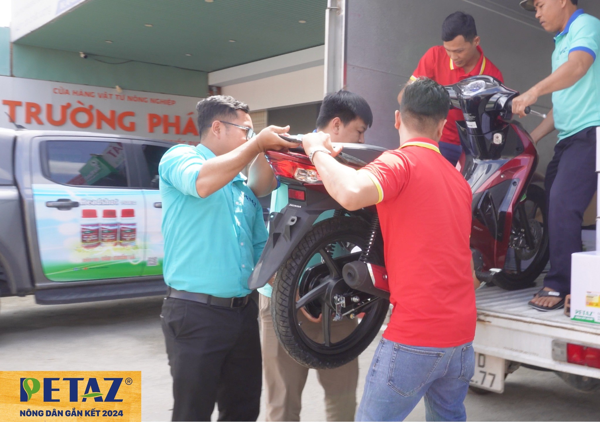 TRAO GIẢI ĐẶC BIỆT CHƯƠNG TRÌNH “PETAZ- NÔNG DÂN GẮN KẾT 2024